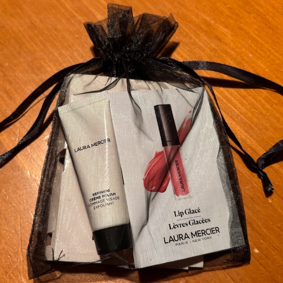 Laura Mercier Makeup and Skincare Set - Picture 2 of 15